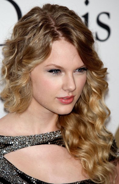 Taylor Swift Style Hair. pictures A Fishtail Braid Hair Style On taylor swift style hair.