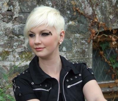 Short Hair Trends 2011 on Short Hair 2011 For Women Part The Hair On The Side And
